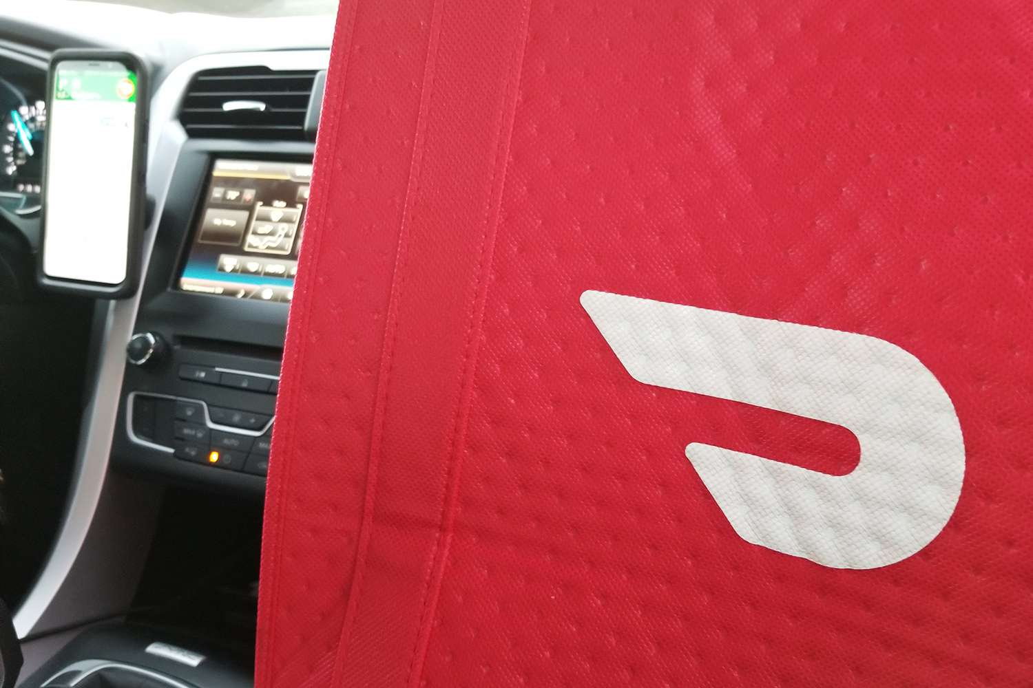 Doordash bag in car 051925 24406958de5f4e1a935ada51e5389980.jpg